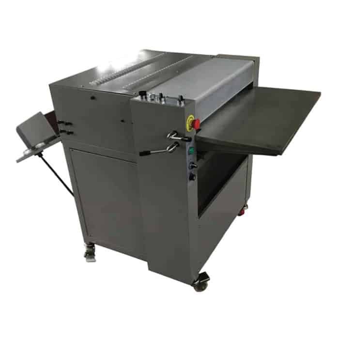 Unitome UVCM-530 kaplama makinesi. Baskı sonrası kalite için ideal.